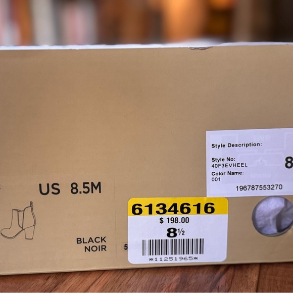 Michael Kors - Evaline Heeled Bootie Sz8.5 - Picture 6 of 9